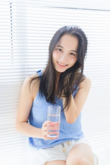 女性穿戴自慰器走路上班图片